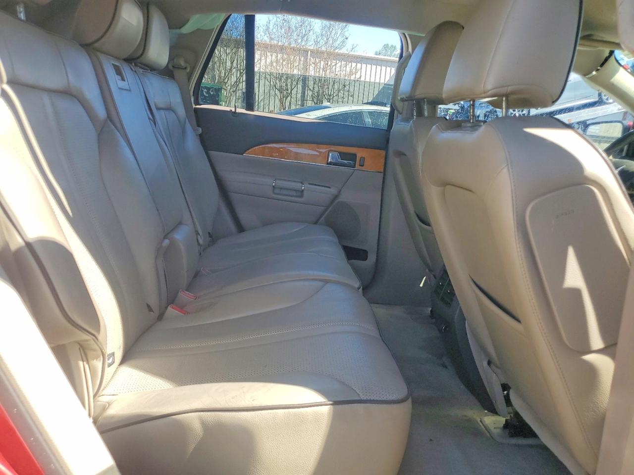 2LMDJ6JK0BBJ07715 · 2011 LINCOLN MKX · 10/12
