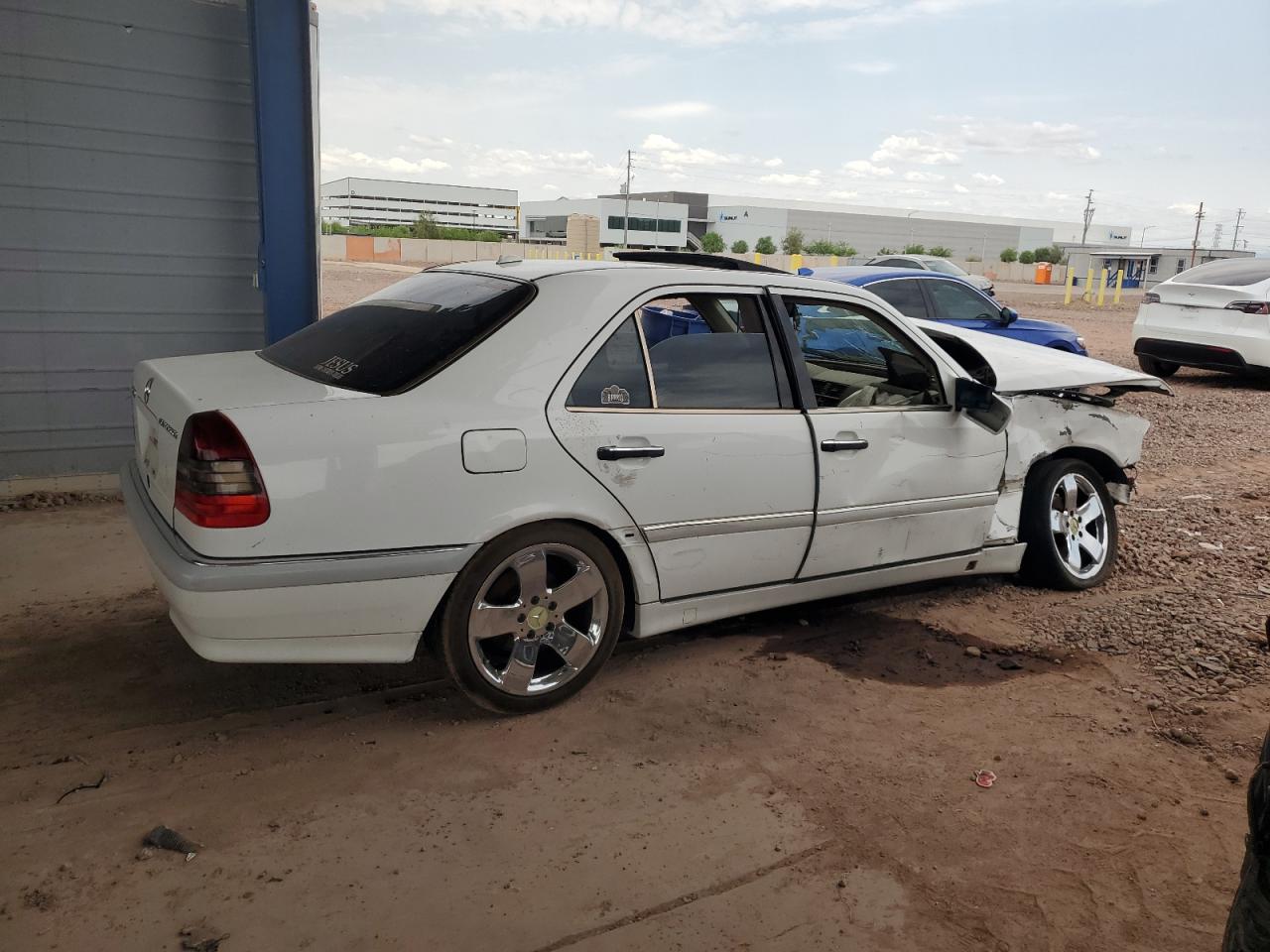 WDBHA24G7YA847217 · 2000 MERCEDES-BENZ C · 3/12