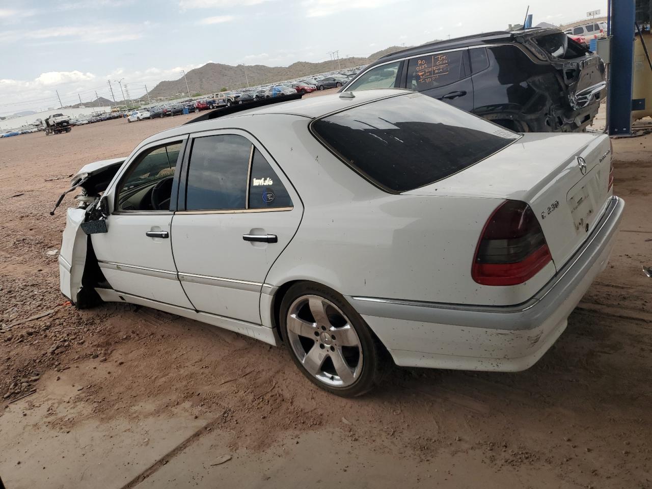 WDBHA24G7YA847217 · 2000 MERCEDES-BENZ C · 2/12