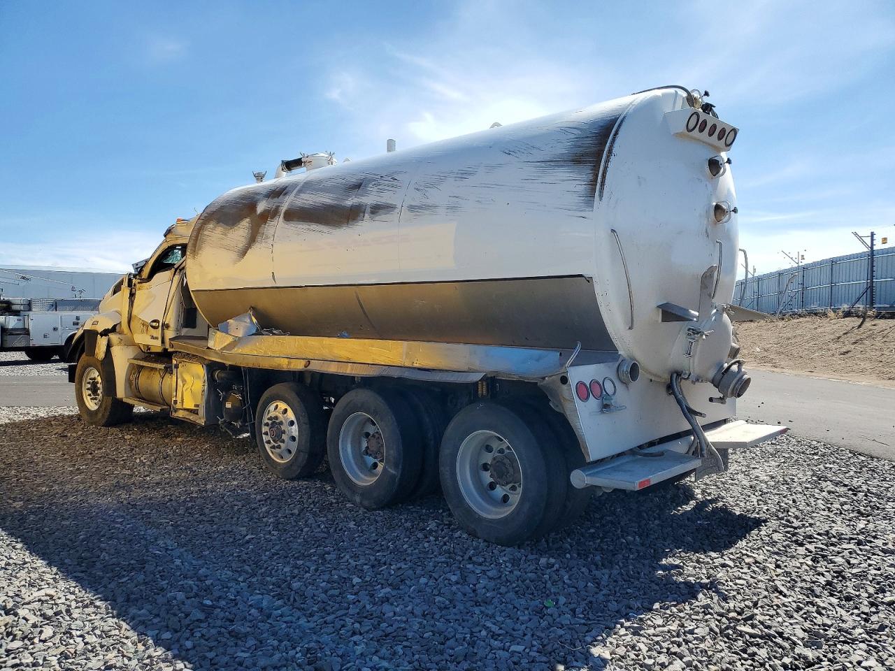 1NKZX4EX6PJ238423 · 2023 KENWORTH CONSTRUCTION · 3/10