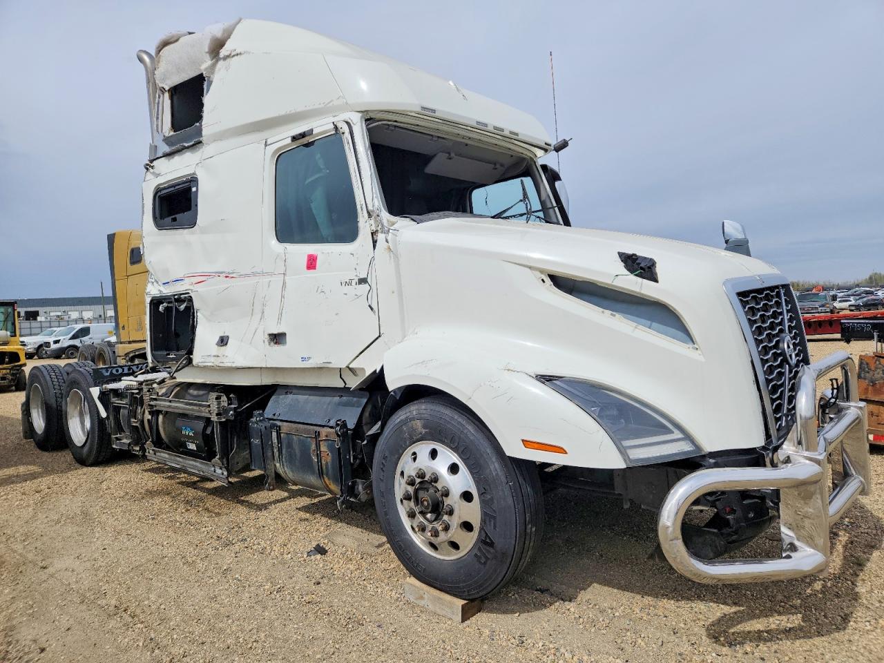 4V4NC9EH9LN203769 · 2020 VOLVO VN