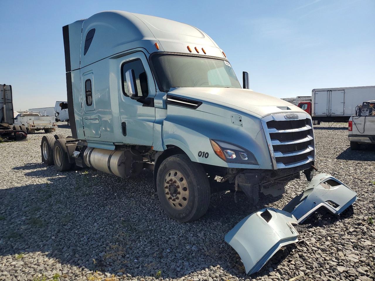 3AKJHHDR5JSJP8245 · 2018 FREIGLINER CASCADIA 126