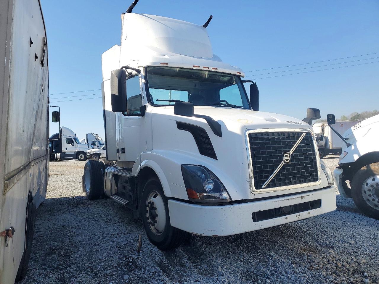 2015 VOLVO VNL