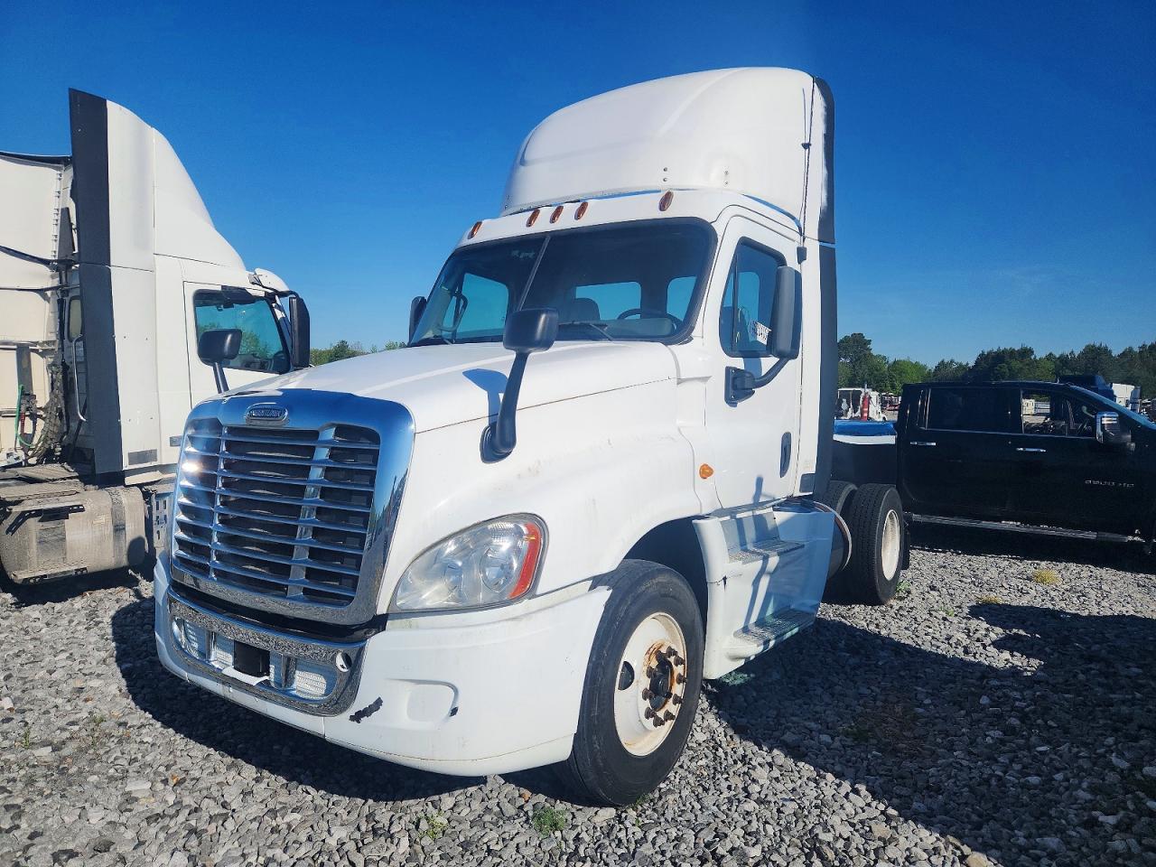 1FUBGEDV0ELFT4298 · 2014 FREIGHTLINER CASCADIA · 2/10