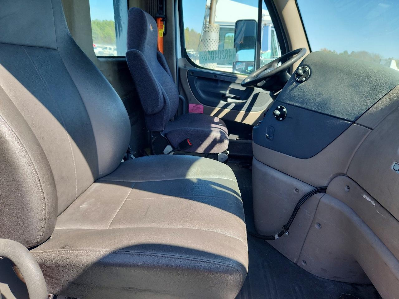 1FUBGEDV0ELFT4298 · 2014 FREIGHTLINER CASCADIA · 5/10