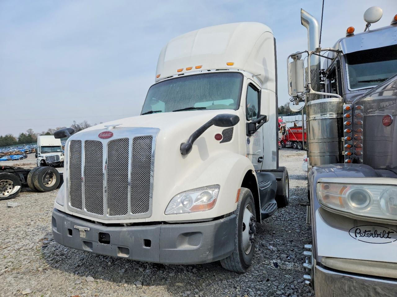 1XPBA48X3KD600178 · 2019 PETERBILT 579 · 2/10