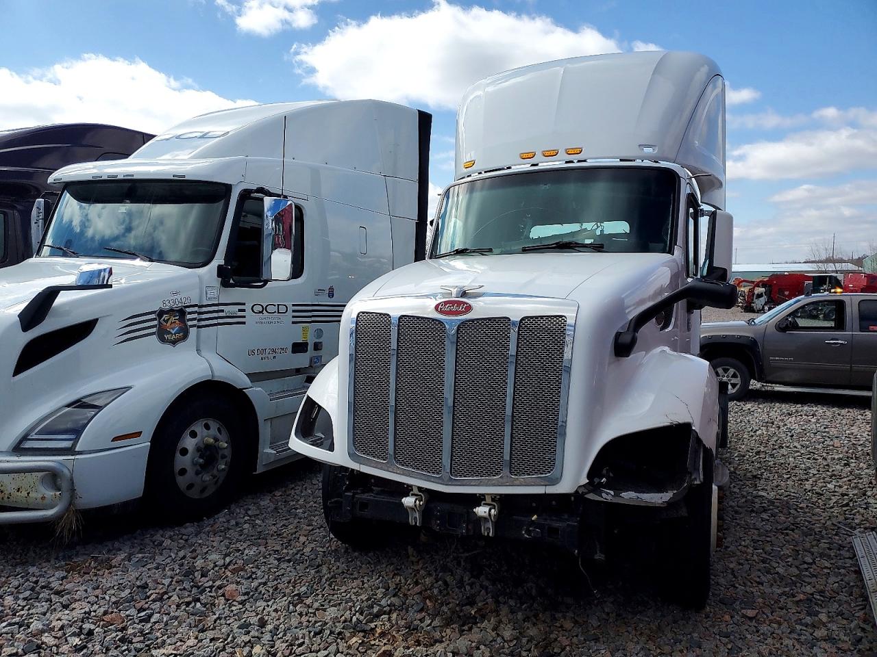 1XPBA48X3JD477528 · 2018 PETERBILT 579 · 2/10