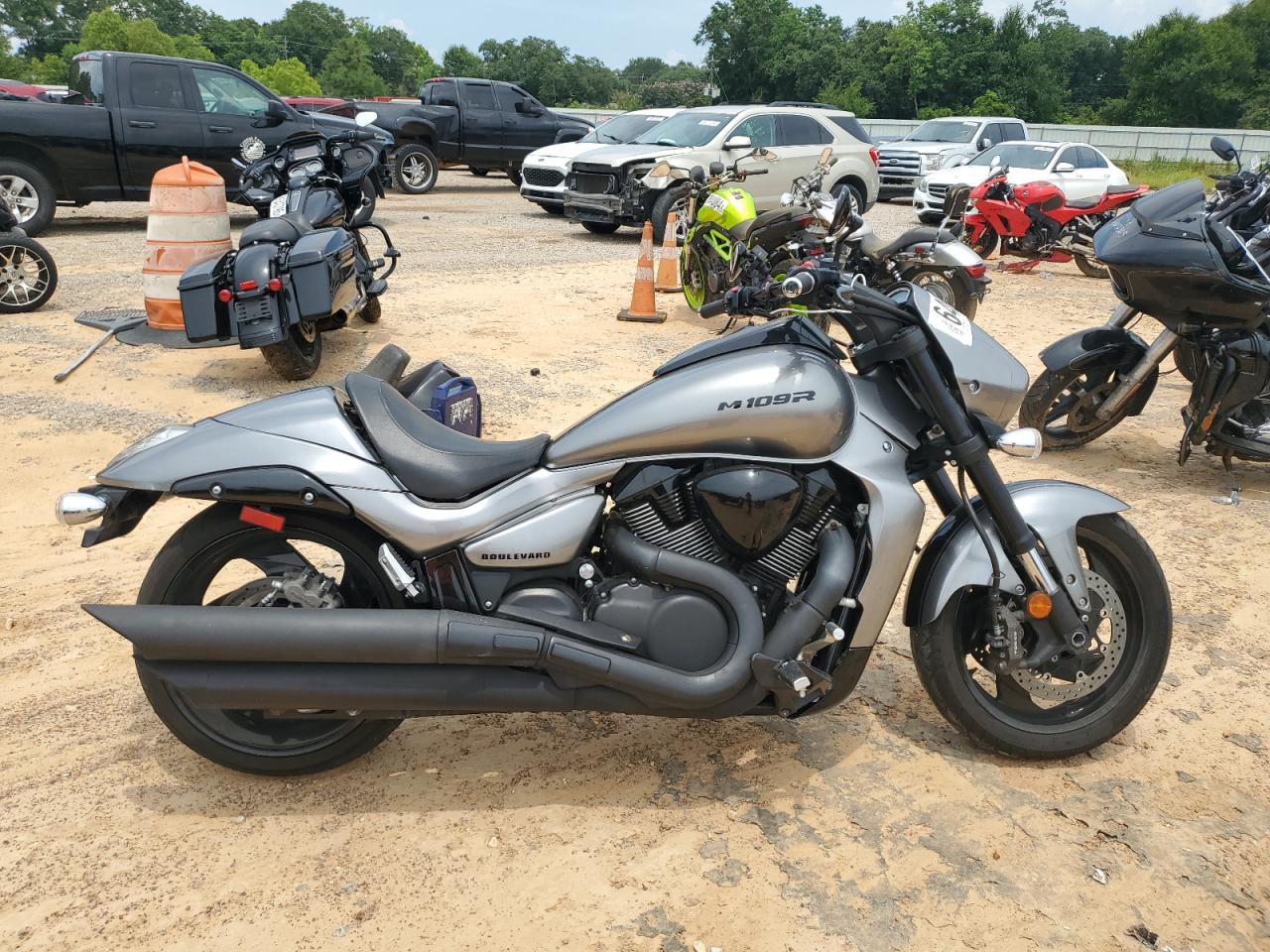 2020 SUZUKI VZR1800