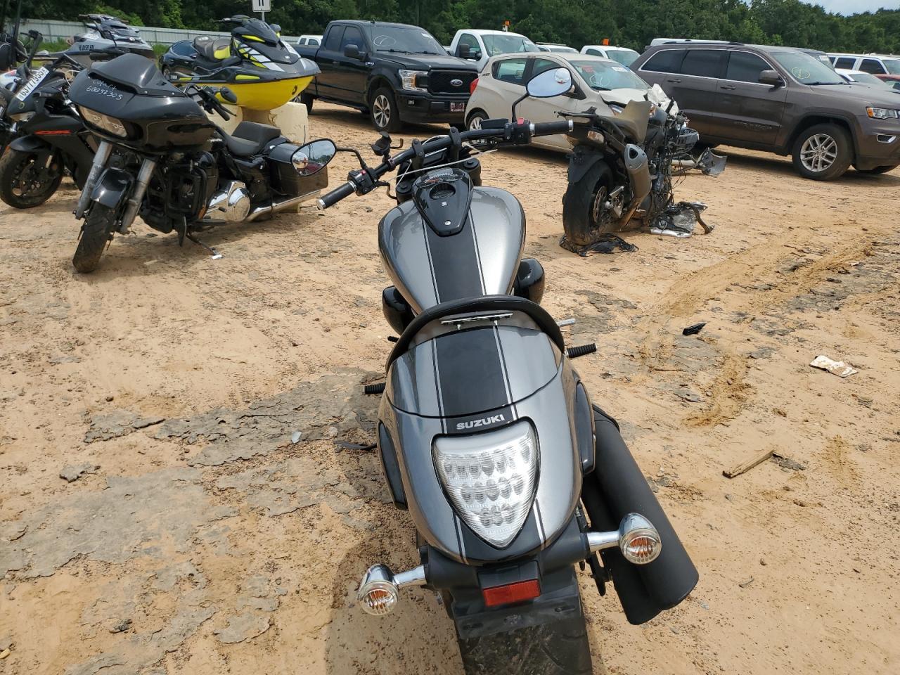 JS1VY53A7L7100442 · 2020 SUZUKI VZR1800 · 4/9