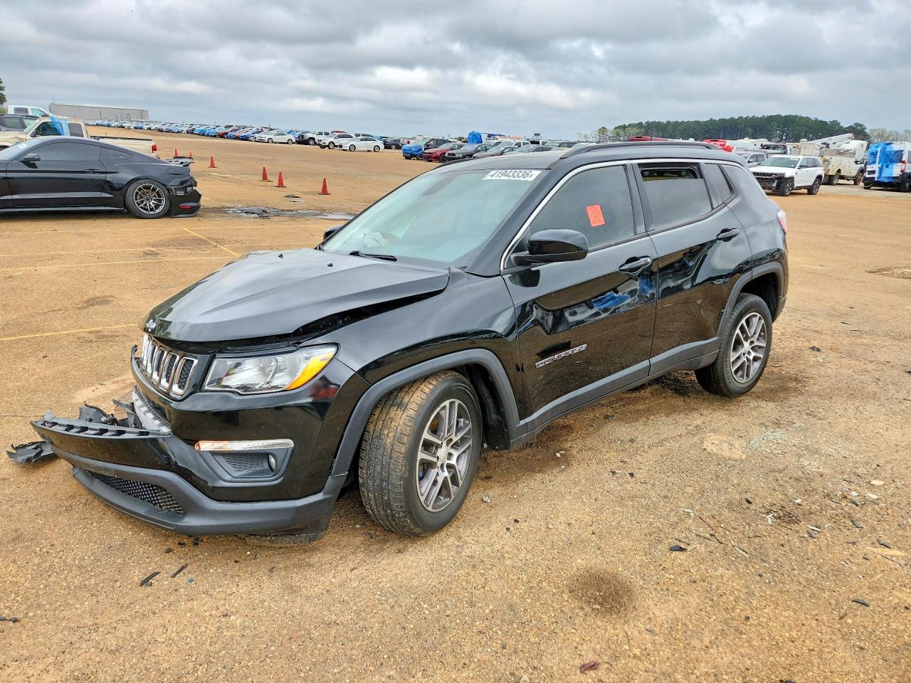 3C4NJCBBXHT661357 · 2017 JEEP COMPASS
