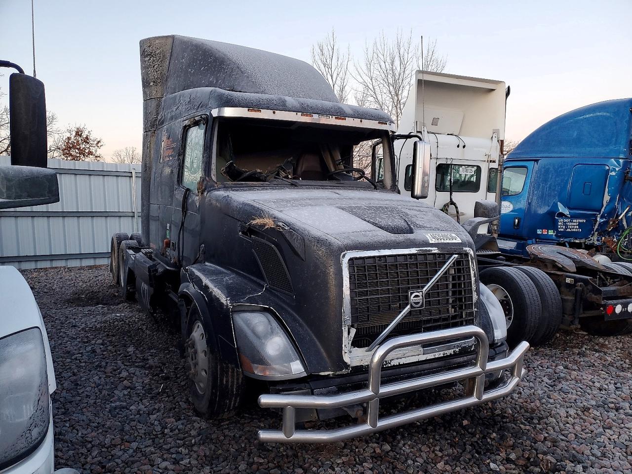 4V4NC9GH57N459409 · 2007 VOLVO VN VNL