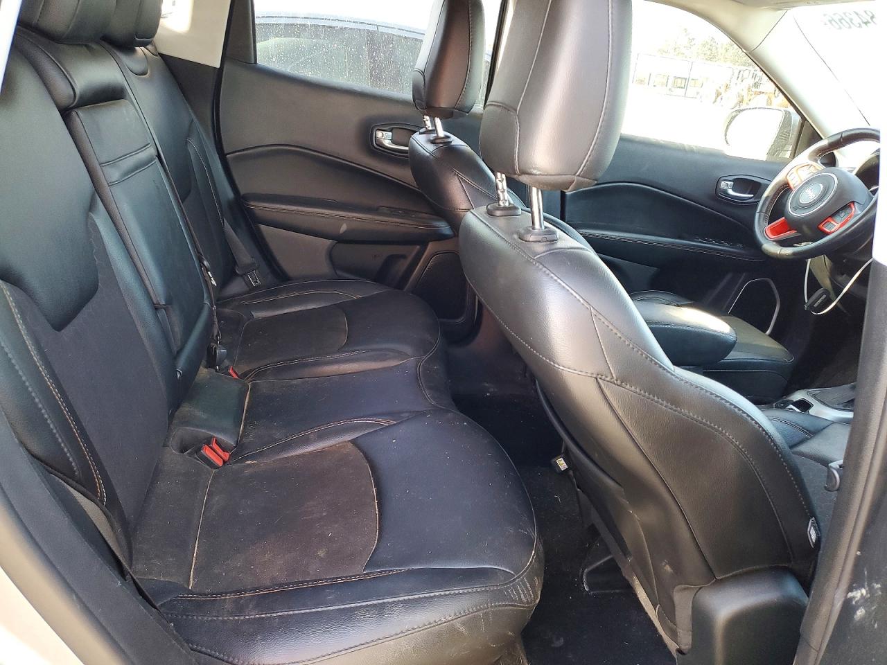 3C4NJDBB0KT696857 · 2019 JEEP COMPASS · 11/13
