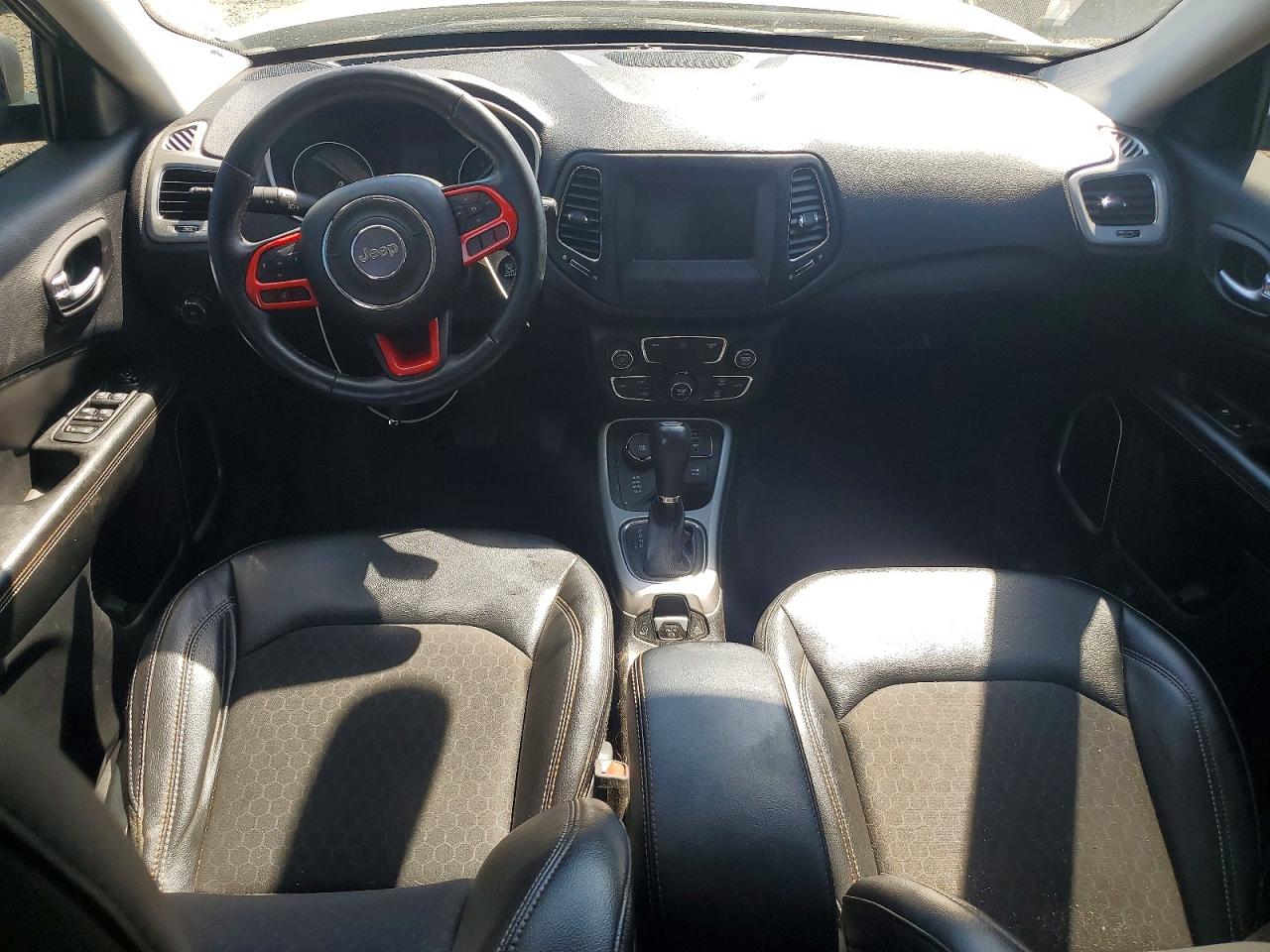 3C4NJDBB0KT696857 · 2019 JEEP COMPASS · 8/13