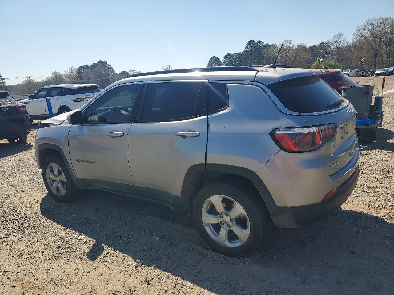 3C4NJDBB0KT696857 · 2019 JEEP COMPASS · 2/13