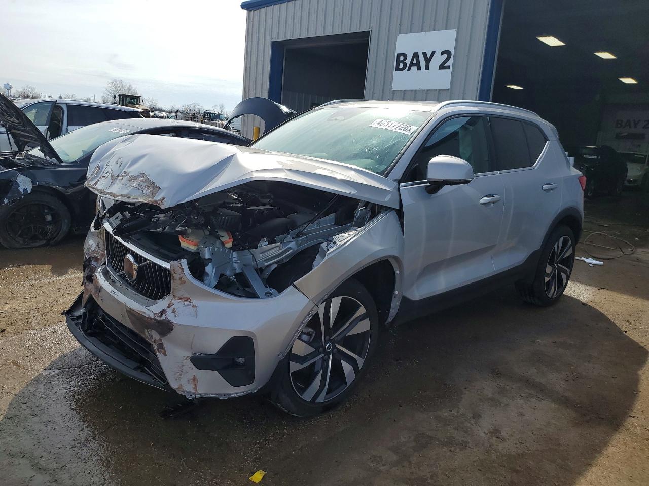 2024 VOLVO XC40