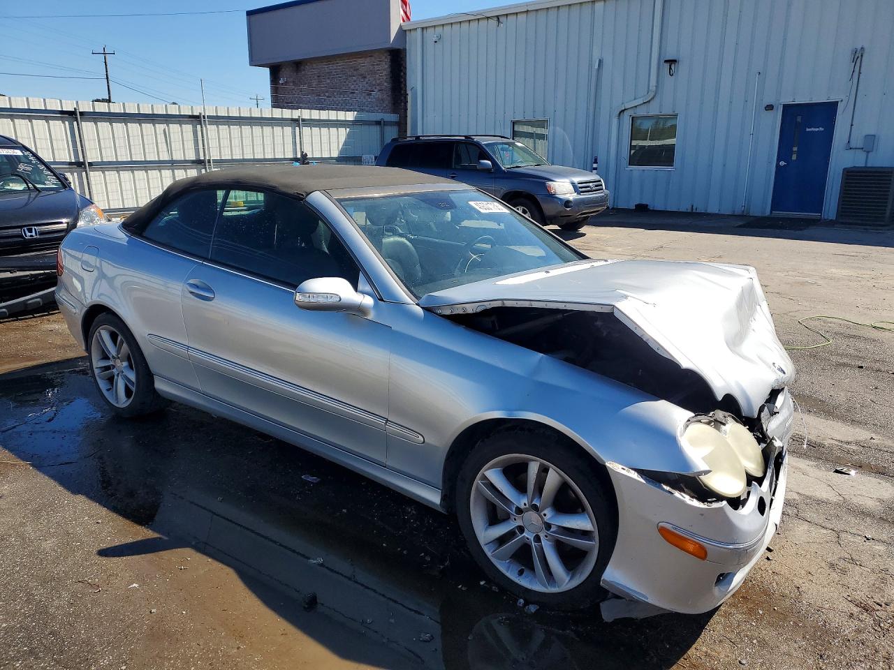 WDBTK56F78T095472 · 2008 MERCEDES-BENZ CLK · 4/13