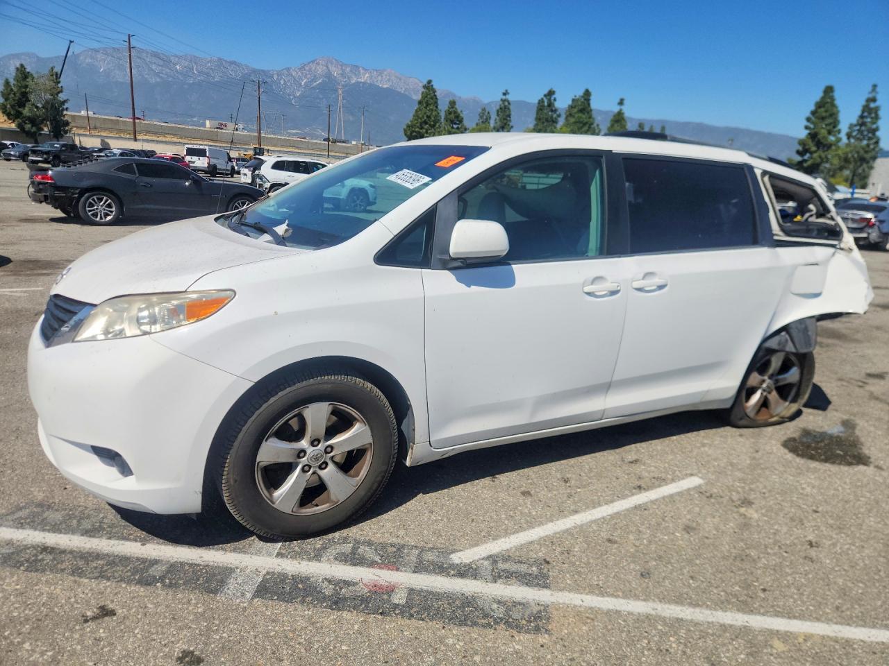 2014 TOYOTA SIENNA