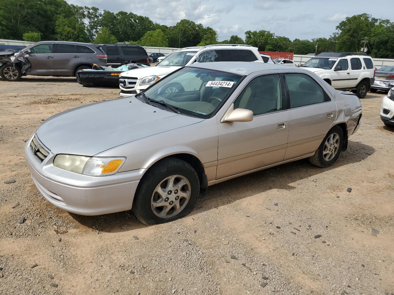 4T1BF22K8YU945117 · 2000 TOYOTA CAMRY