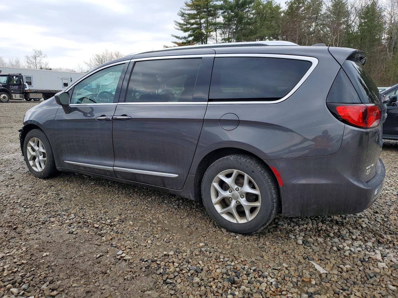 2C4RC1EG0KR576383 · 2019 CHRYSLER PACIFICA · 2/14