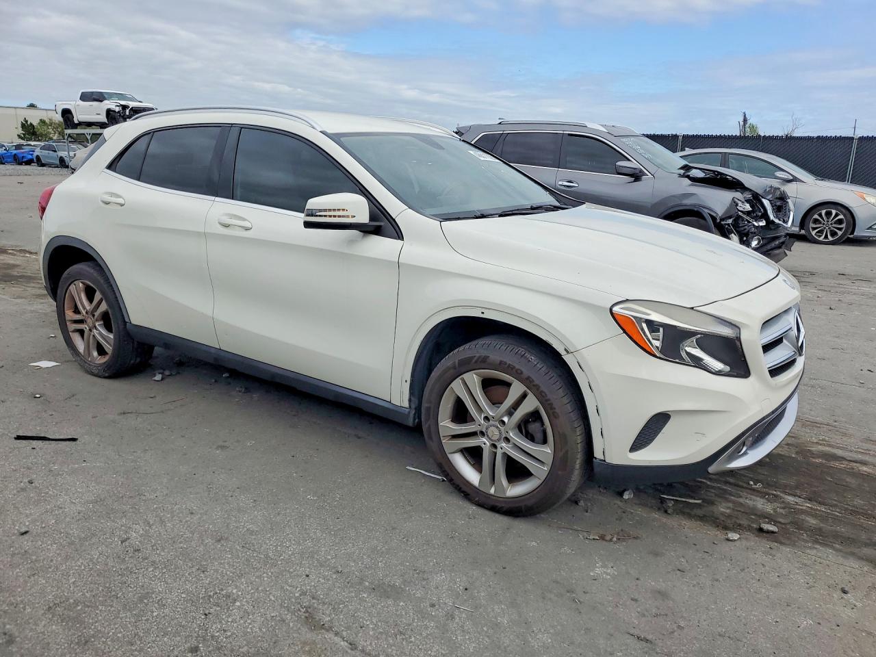 WDCTG4GB7FJ181960 · 2015 MERCEDES-BENZ GLA · 4/13