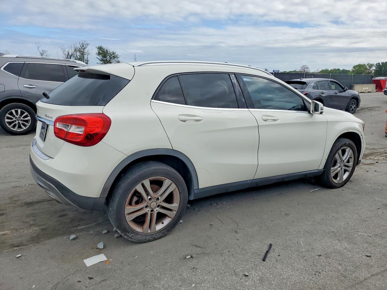 WDCTG4GB7FJ181960 · 2015 MERCEDES-BENZ GLA · 3/13