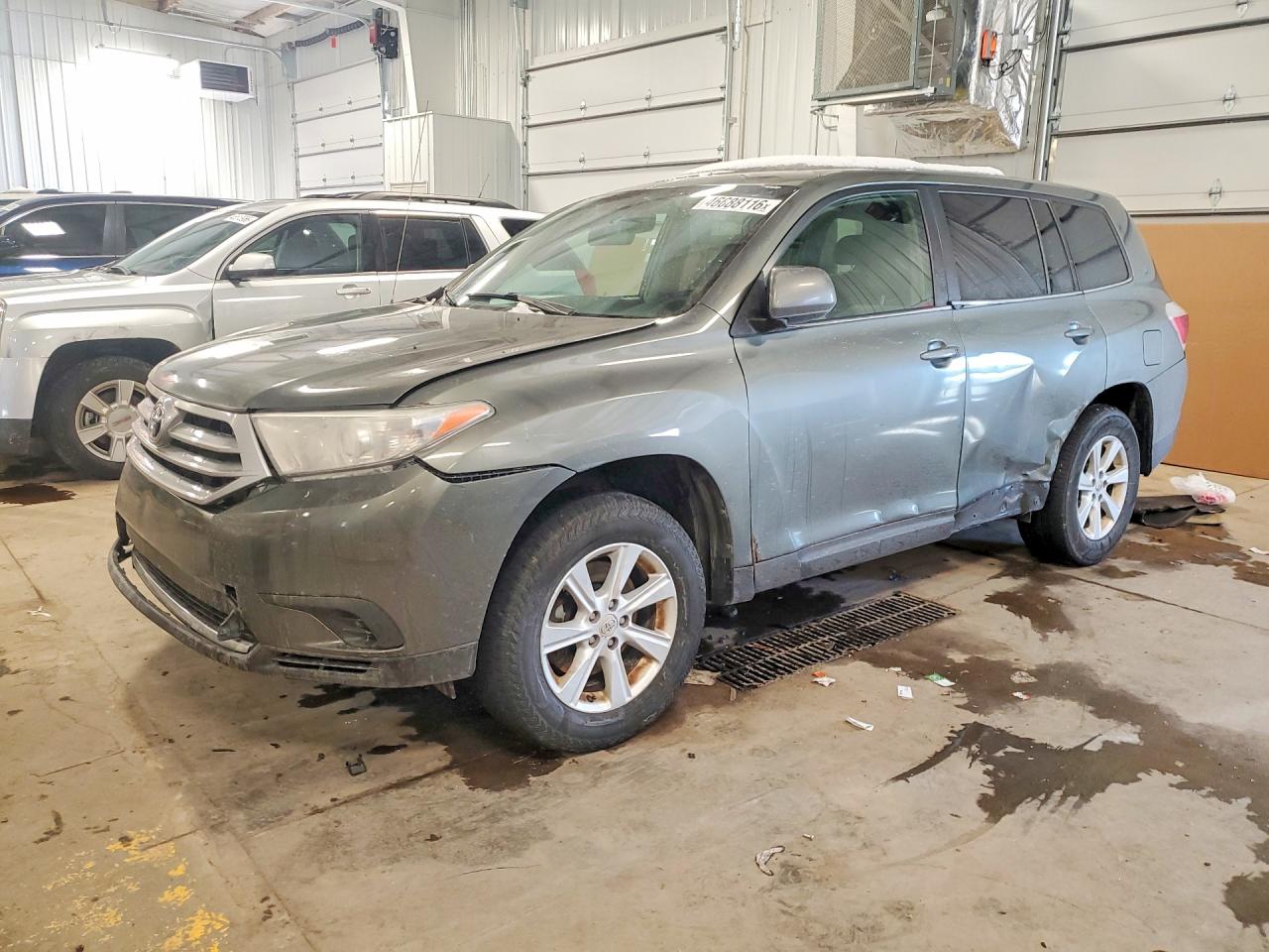 5TDBK3EH0BS072853 · 2011 TOYOTA HIGHLANDER