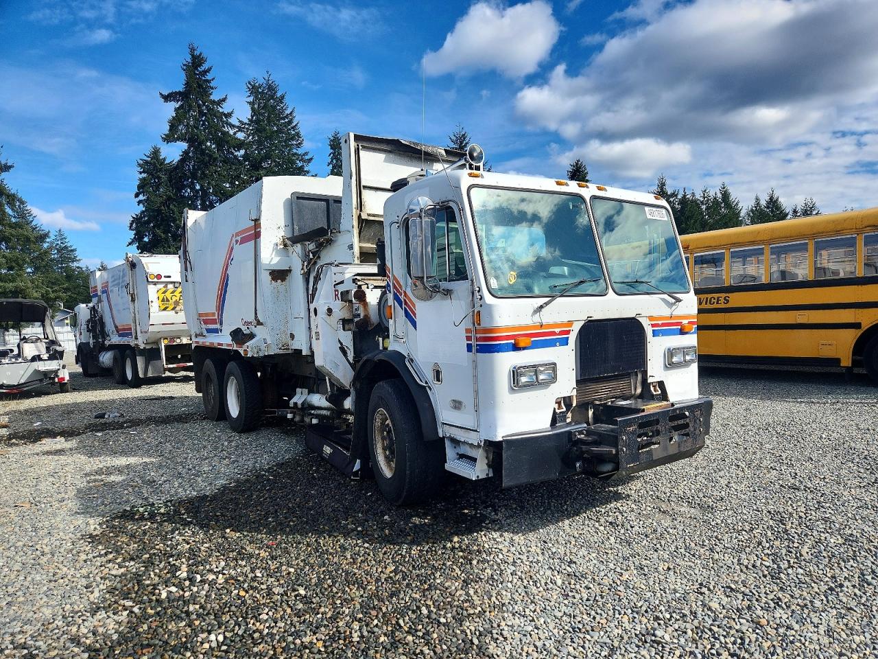 2009 PETERBILT 320