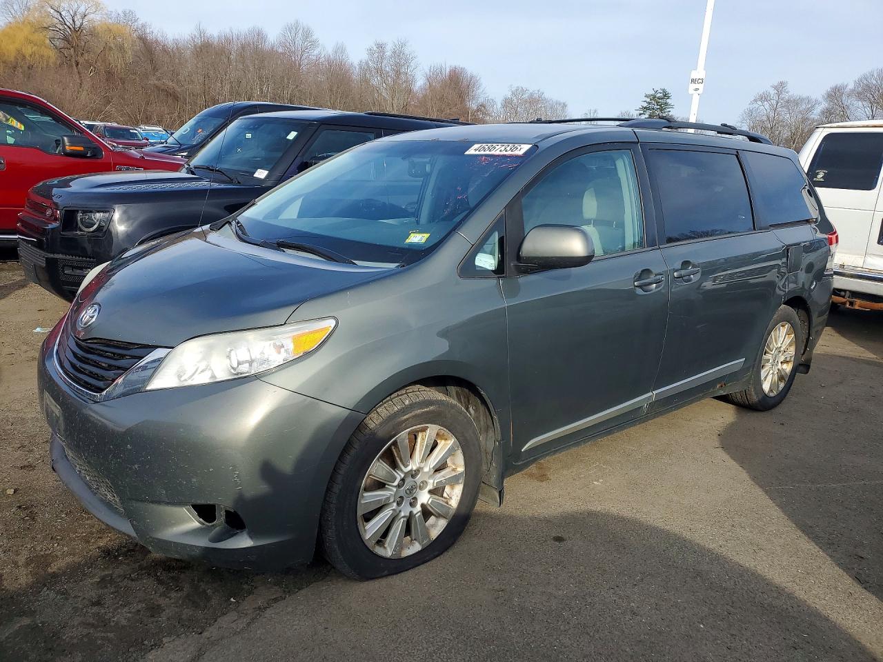 5TDJK3DC2DS060224 · 2013 TOYOTA SIENNA