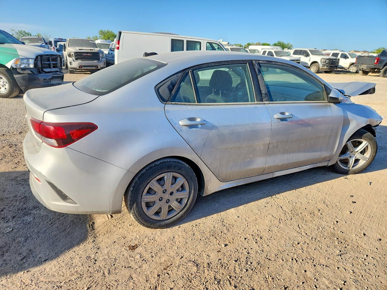 3KPA24AD3ME366300 · 2021 KIA RIO · 3/13