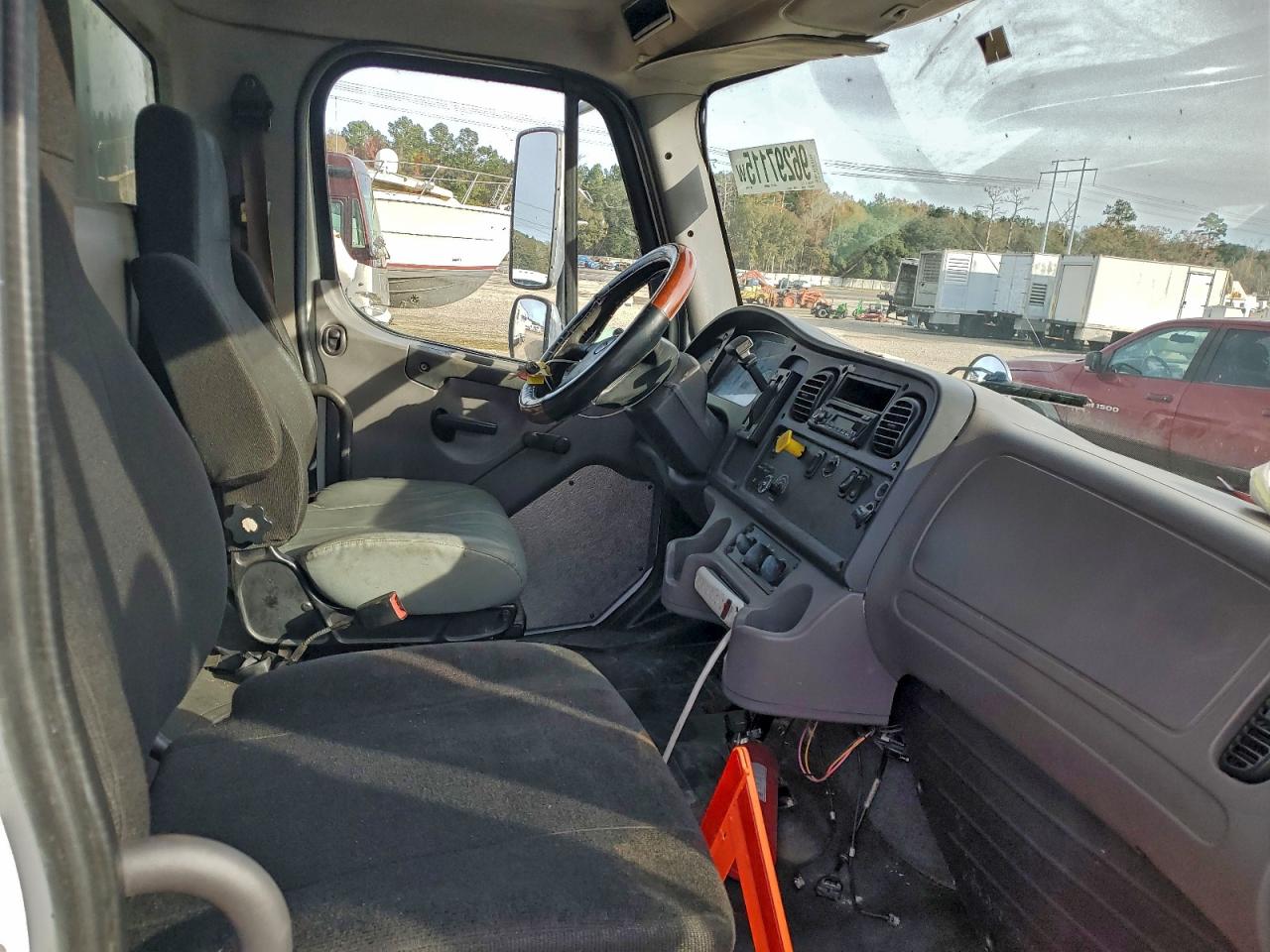 3ALACWDT4FDGS2045 · 2015 FREIGHTLINER M2 · 6/10