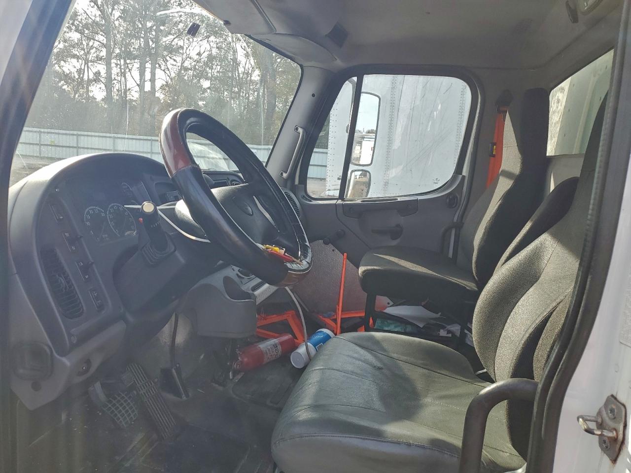 3ALACWDT4FDGS2045 · 2015 FREIGHTLINER M2 · 5/10