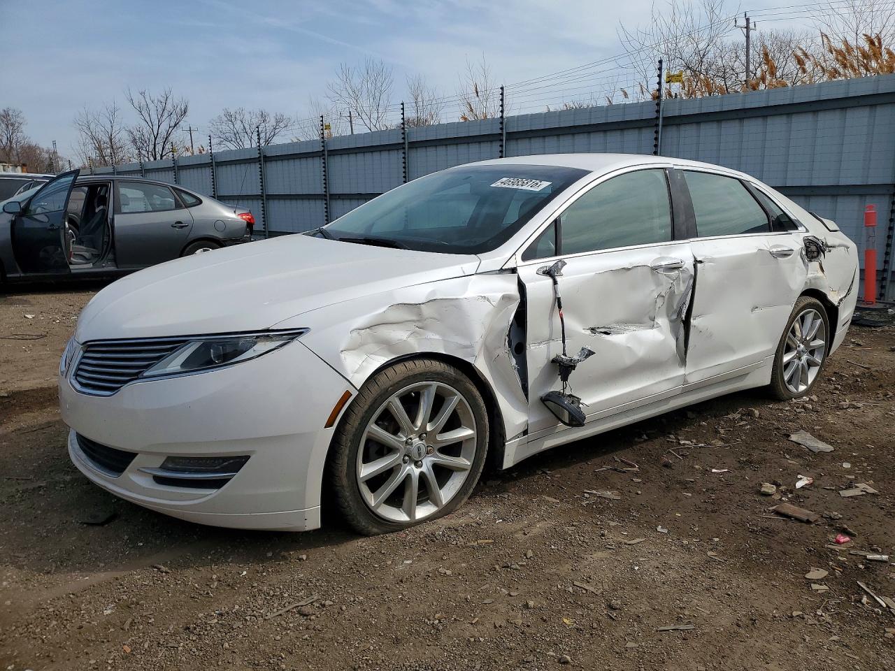 3LN6L2G9XFR619176 · 2015 LINCOLN MKZ
