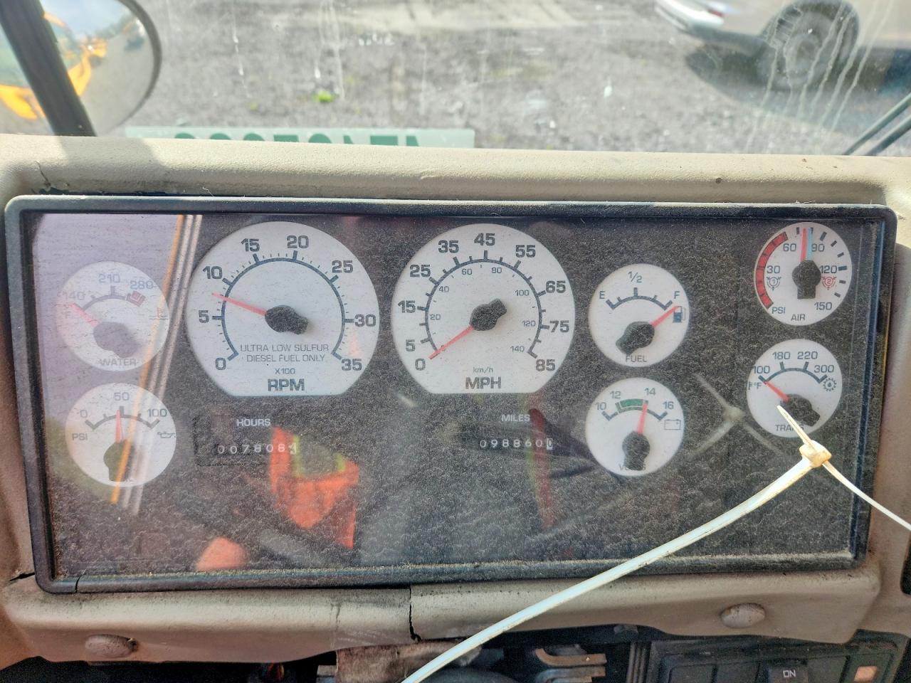 4DRBWAAN2FB645197 · 2015 PETERBILT 3000 · 8/10