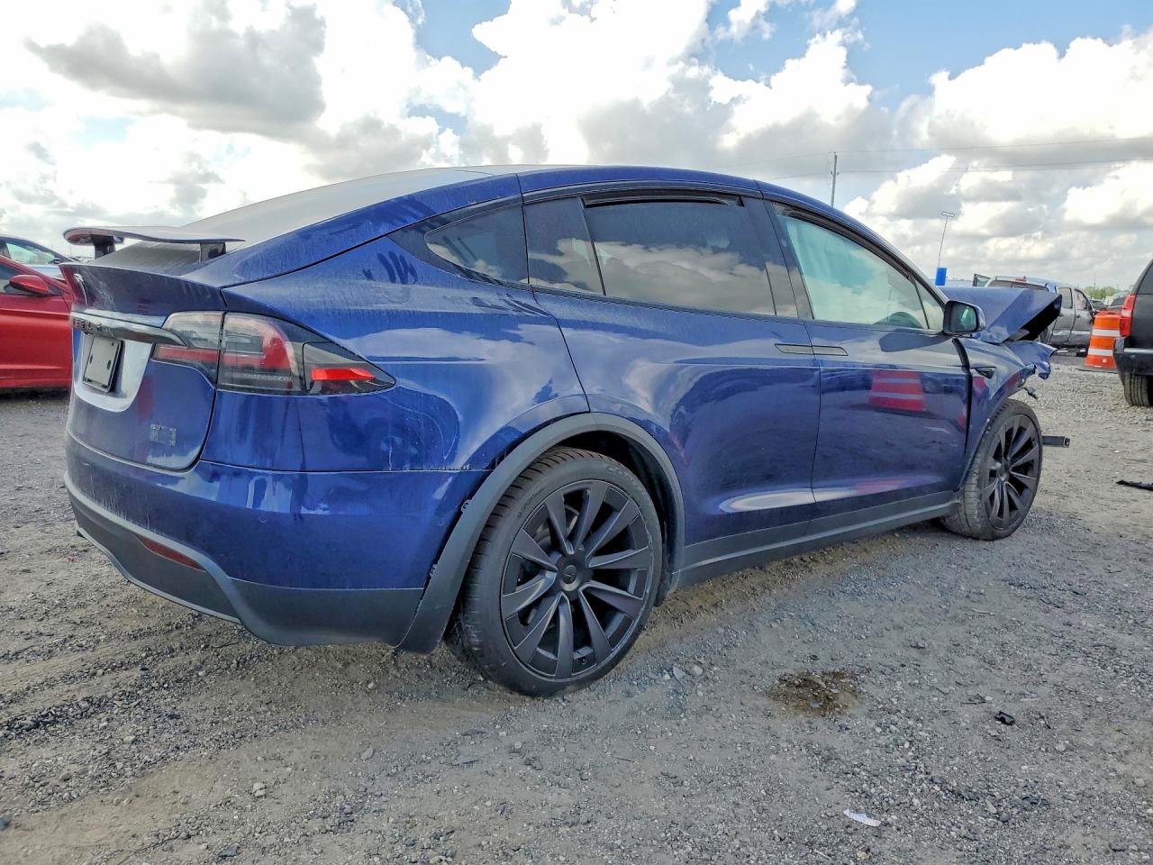7SAXCBE62NF352829 · 2022 TESLA MODEL X · 3/13