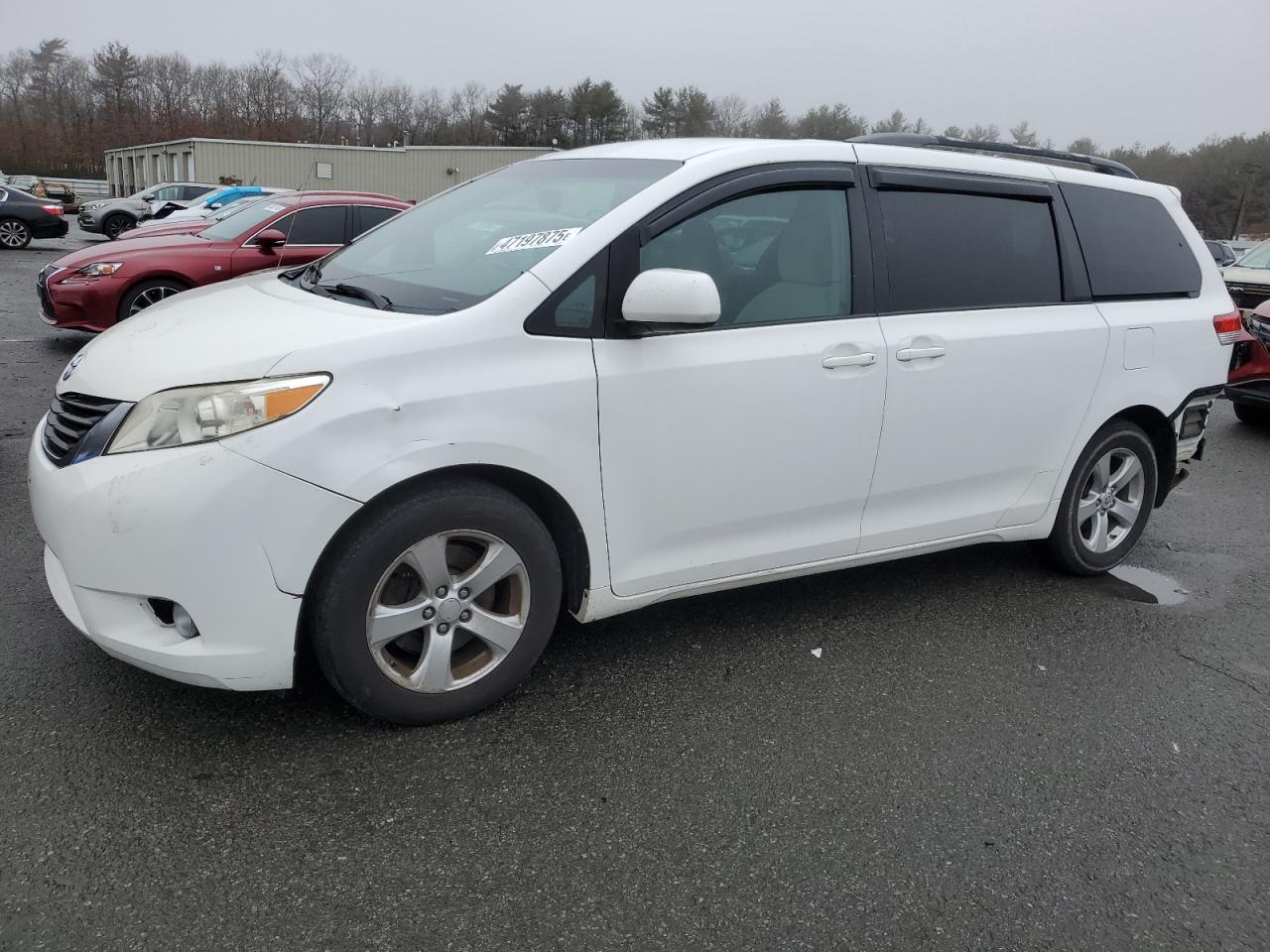 2011 TOYOTA SIENNA LE