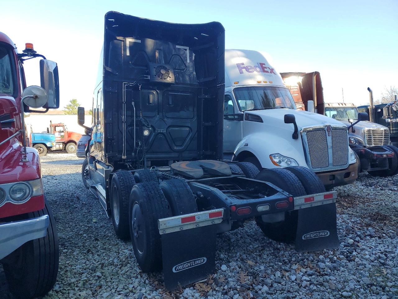 3AKJHHDR8PSNJ2437 · 2023 FREIGHTLINER CASCADIA 126 · 3/10