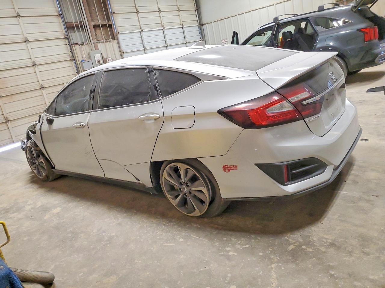 JHMZC5F33JC001672 · 2018 HONDA CLARITY · 2/12