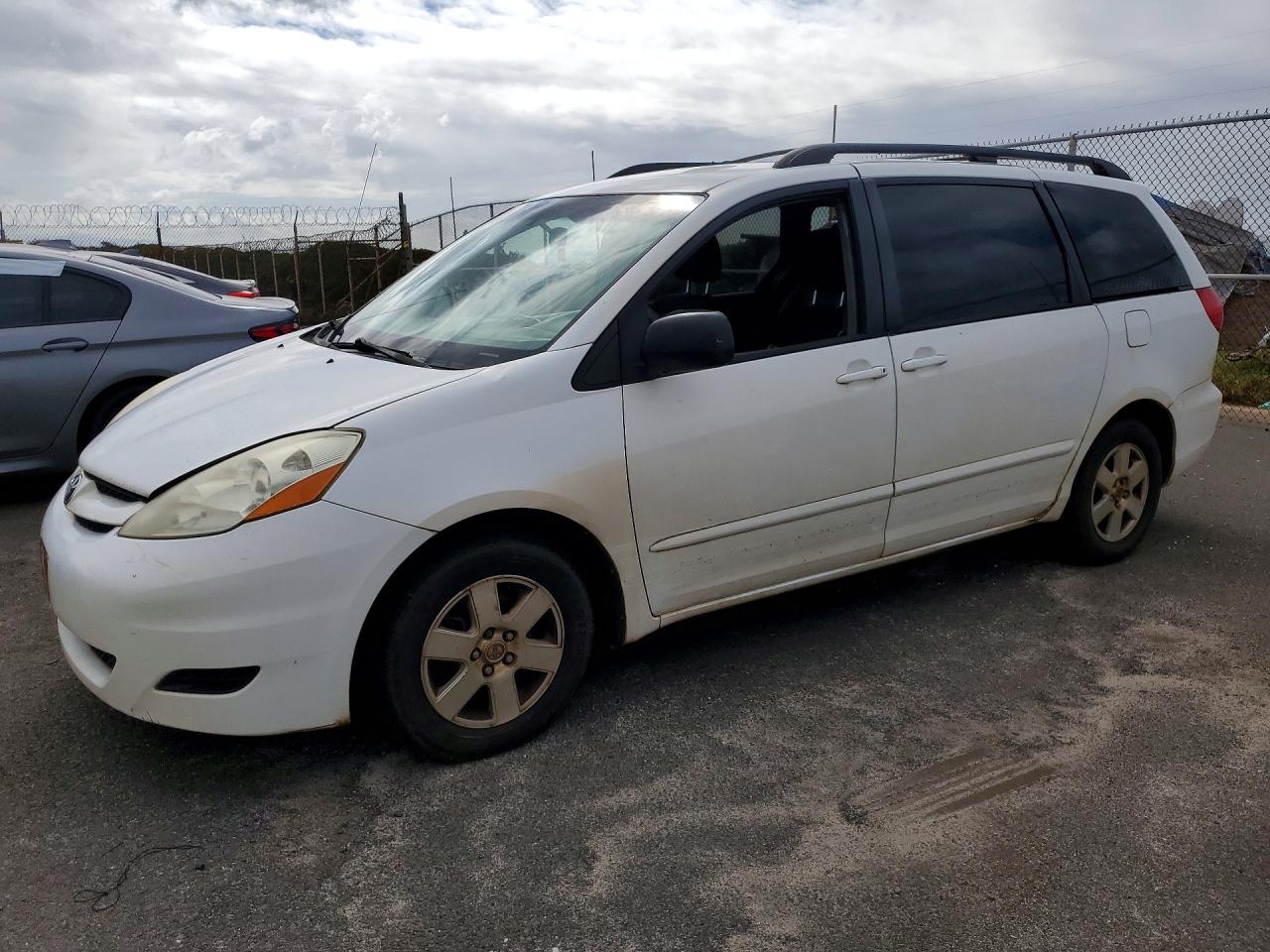 5TDKK4CC5AS306979 · 2010 TOYOTA SIENNA