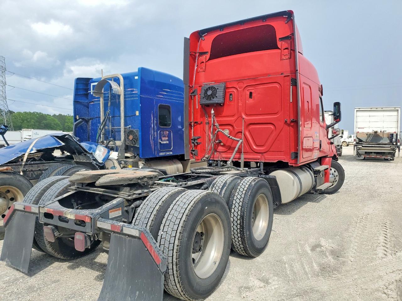3AKJHHDR3LSLU4328 · 2020 FREIGHTLINER CASCADIA 126 · 4/10