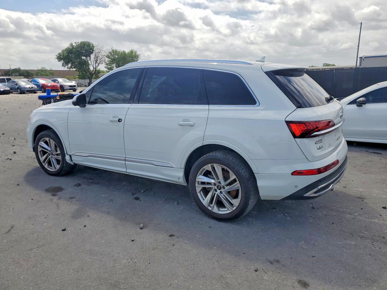 WA1LXAF7XMD014161 · 2021 AUDI Q7 · 2/13