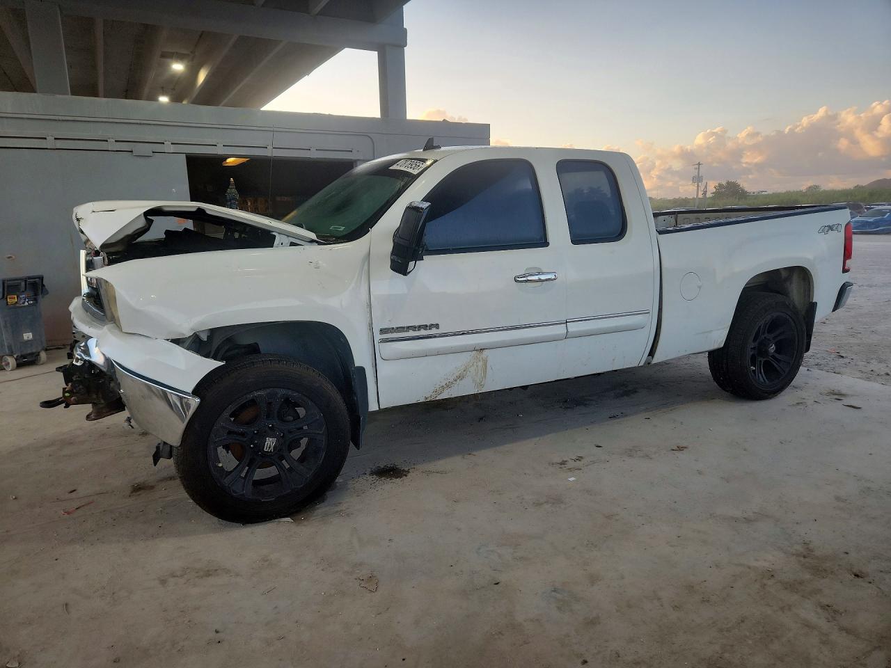1GTR2VE33BZ117569 · 2011 GMC SIERRA
