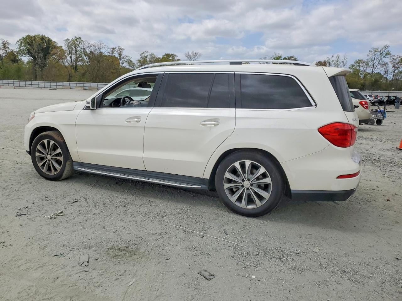 4JGDF6EEXFA517523 · 2015 MERCEDES-BENZ GL · 2/13