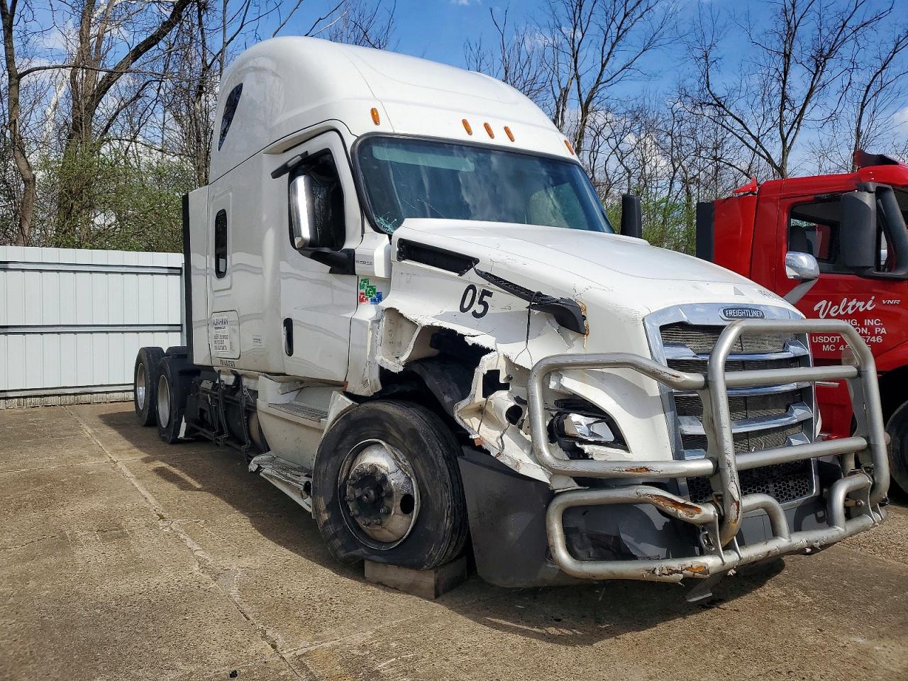 2018 FREIGHTLINER CASCADIA 126