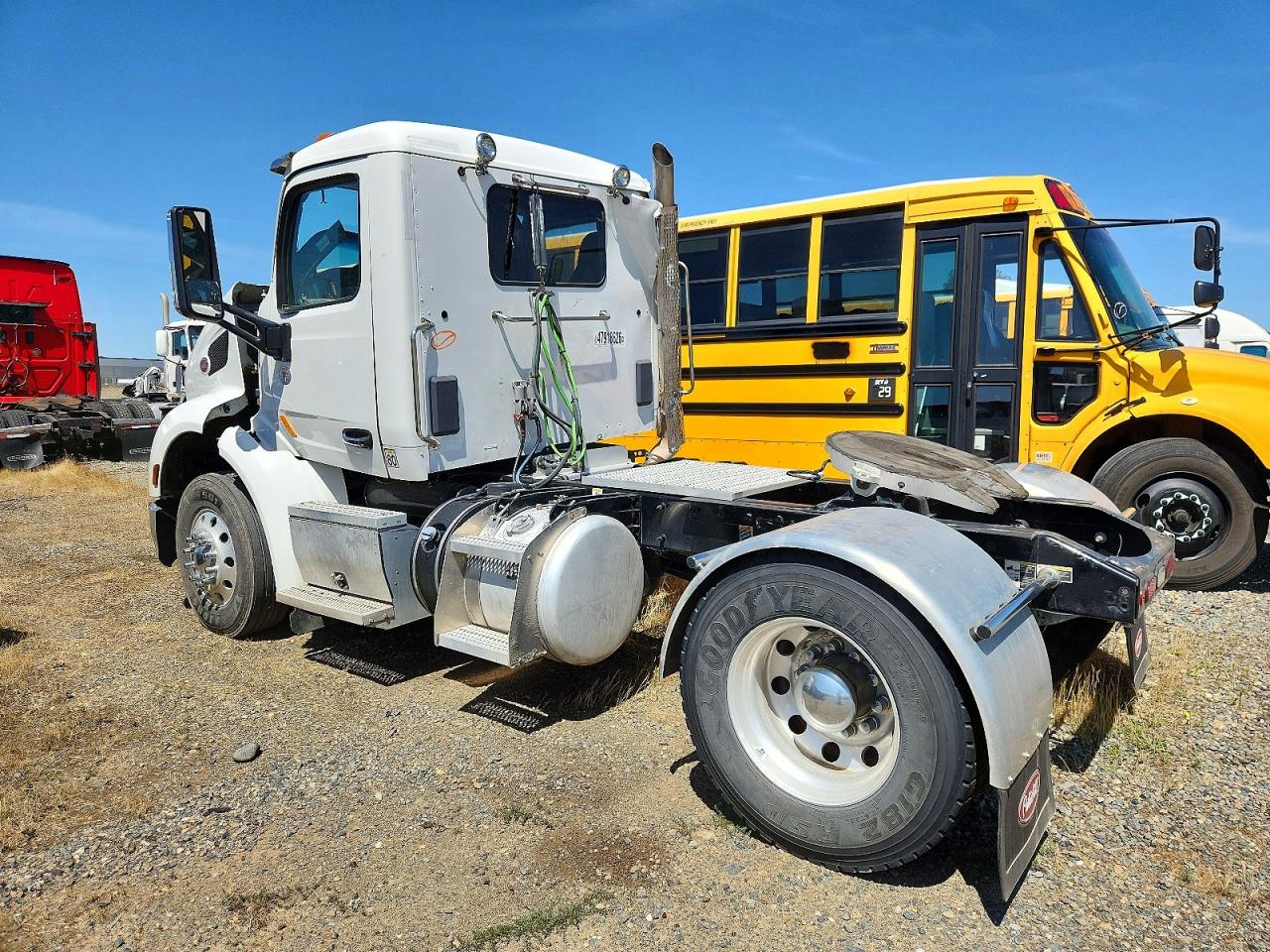 1XPBAK8X4MD760819 · 2021 PETERBILT 579 · 3/10
