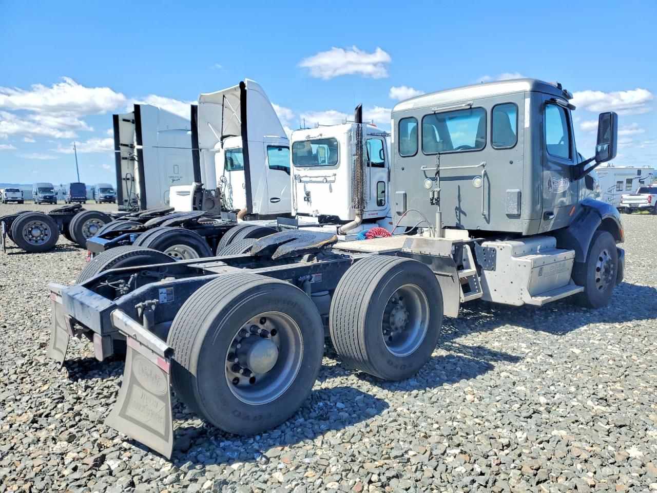 1XPBDP9X9GD321543 · 2016 PETERBILT 579 · 4/10