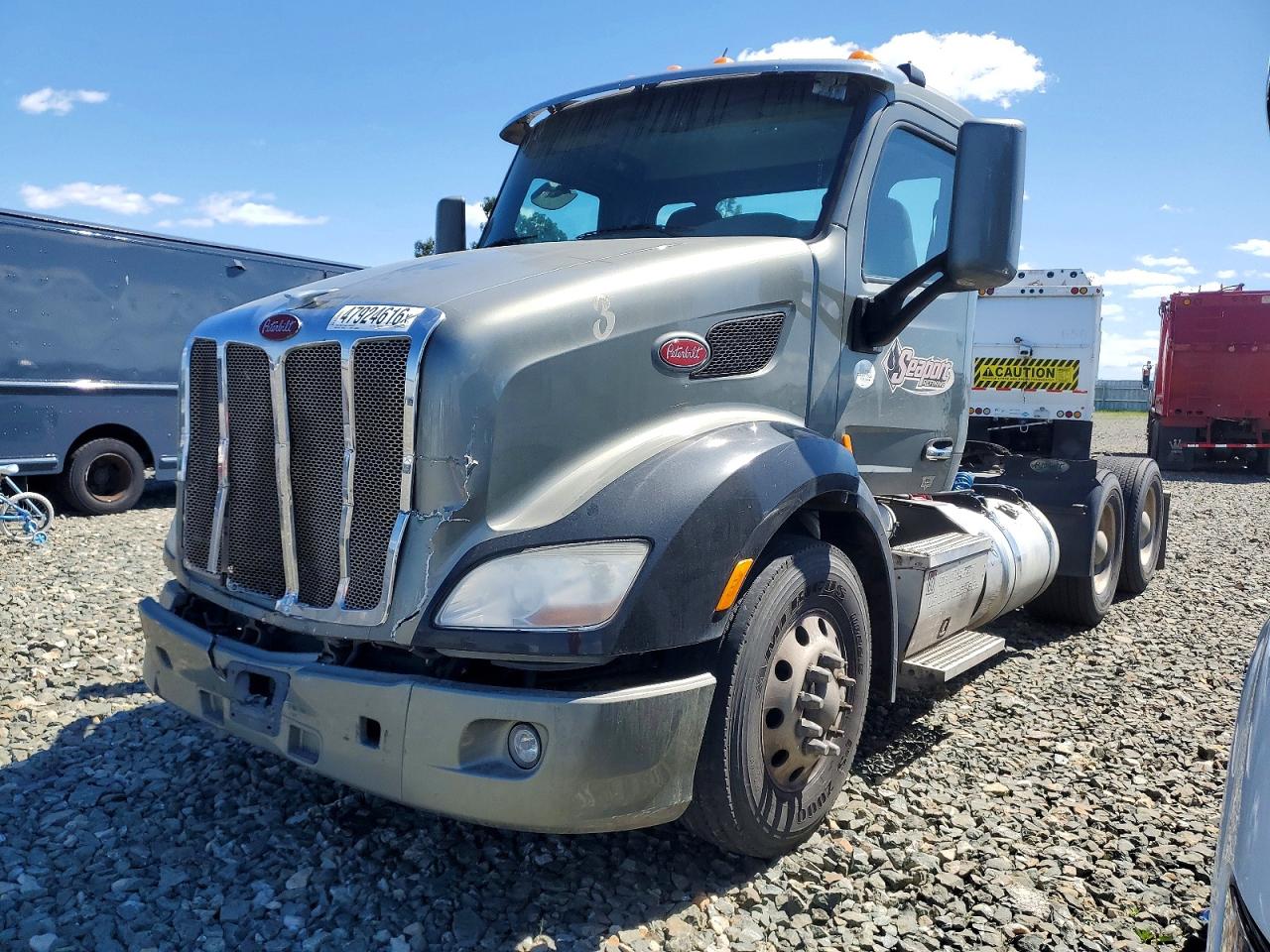1XPBDP9X9GD321543 · 2016 PETERBILT 579 · 2/10