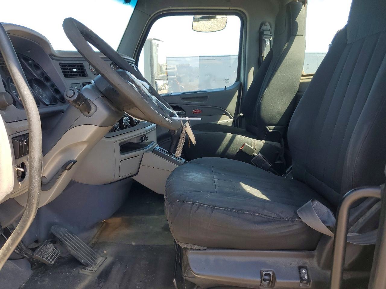 1XPBDP9X9GD321543 · 2016 PETERBILT 579 · 5/10