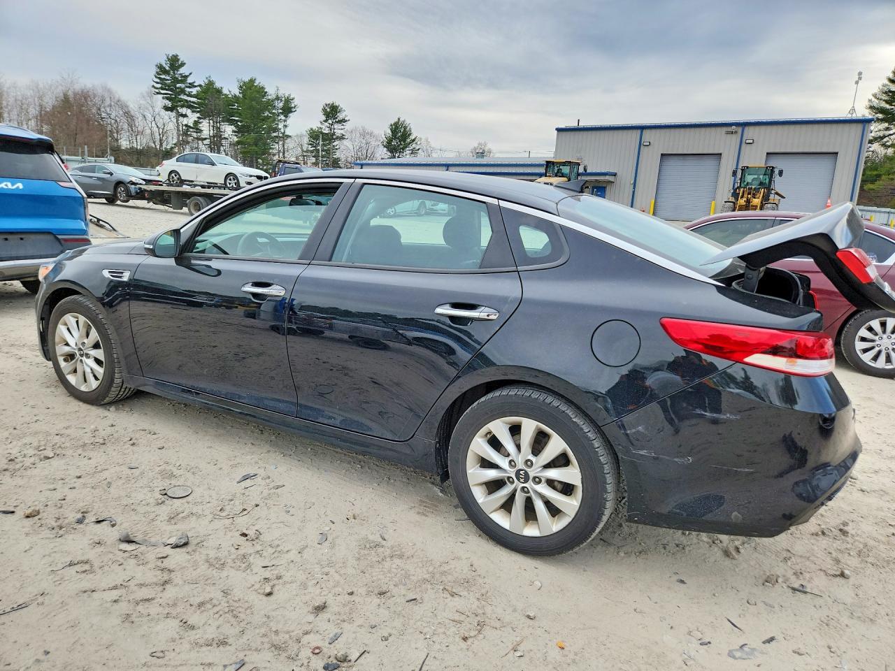 5XXGT4L34JG263904 · 2018 KIA OPTIMA · 2/13