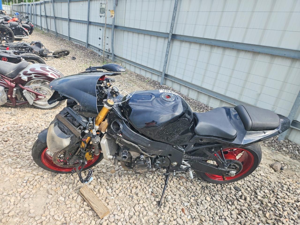 JS1GT75A732102656 · 2003 SUZUKI GSX-R1000 · 3/9