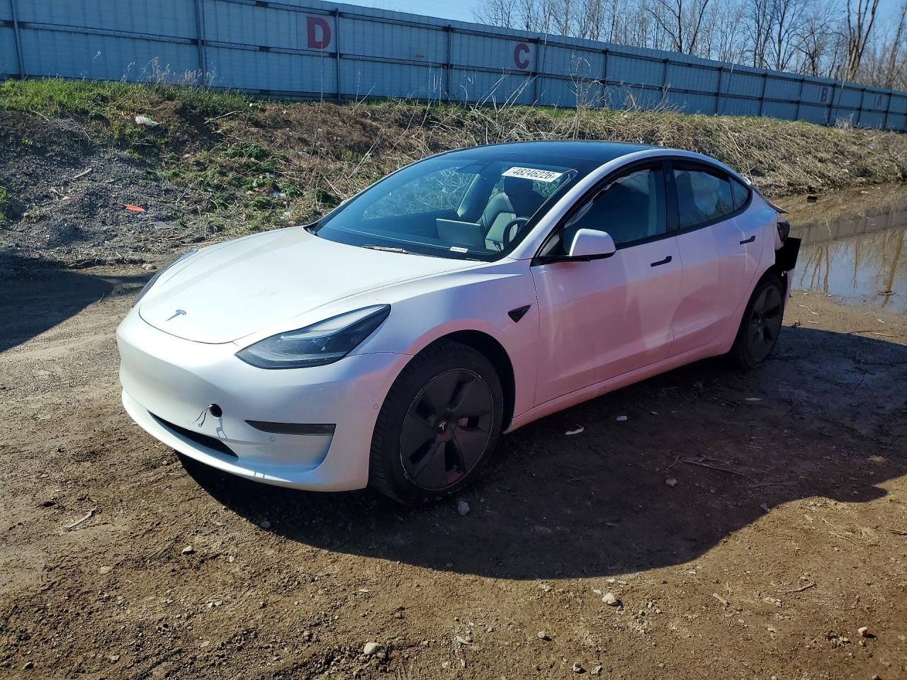 5YJ3E1EB5NF124787 · 2022 TESLA MODEL 3